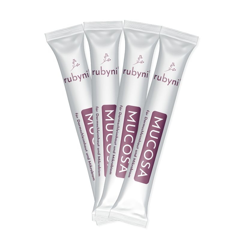 rubyni® MUCOSA für Darmschleimhaut und Mikrobiom Vier Portionsbeutel rubyni® MUCOSA liegen auf weißem Hintergrund. Das Nahrungsergänzungsmittel unterstützt Darmschleimhaut und Mikrobiom.