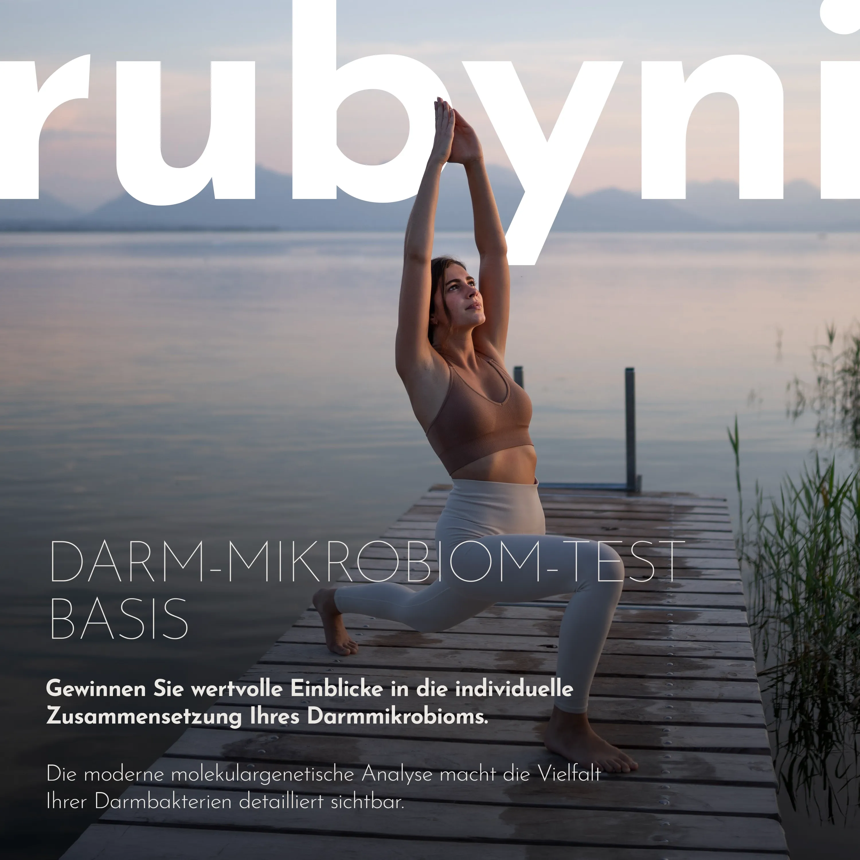 Darm-Mikrobiom-Test Basis von rubyni Darm-Mikrobiom-Test Basis von rubyni – Frau beim Yoga am See