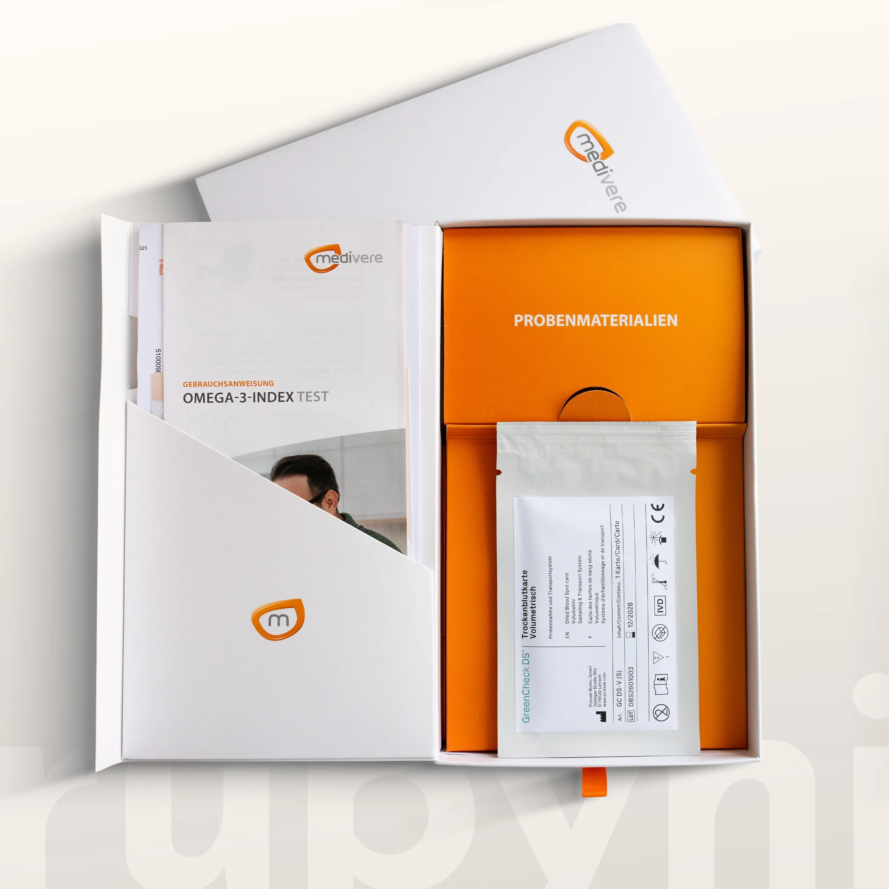 Omega-3-Index Bluttest mit Testkit und Probenmaterial zur Blutentnahme